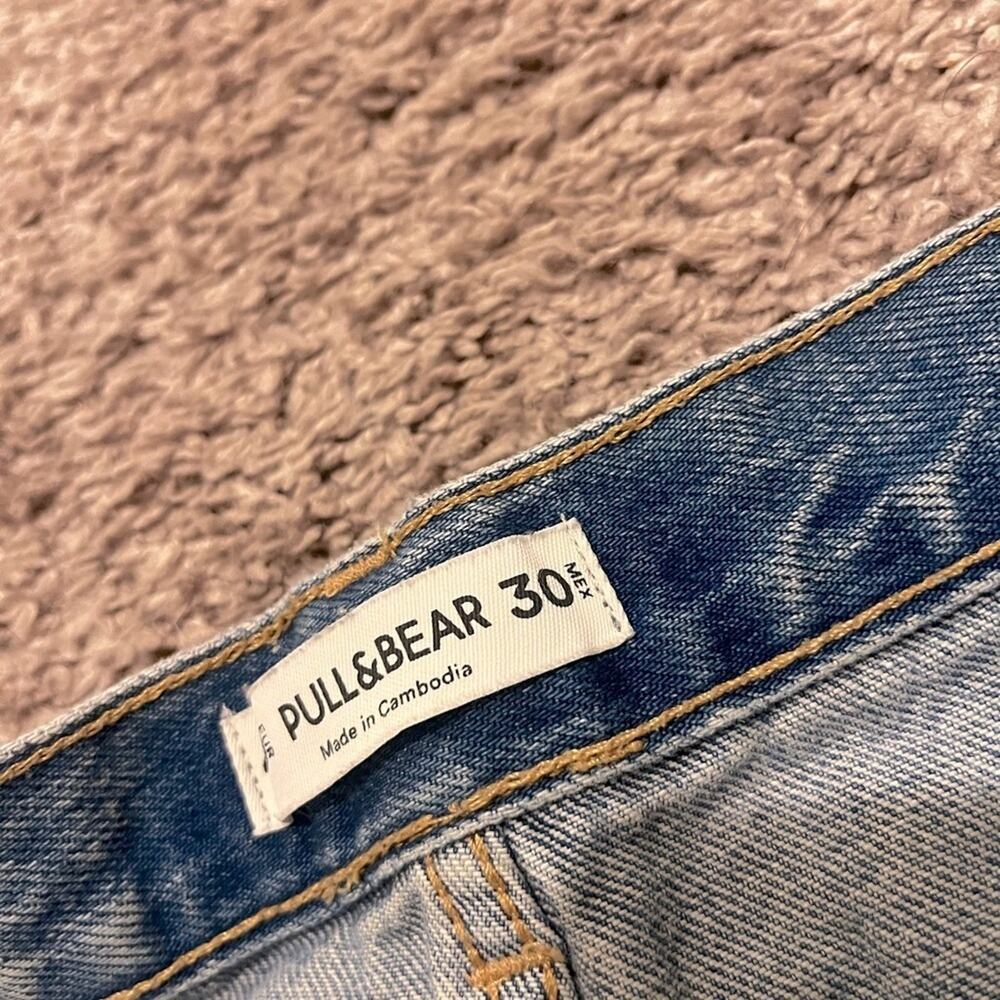 Pull&Bear Distressed medium wash denim shorts daisy dukes size 30 - Picture 3 of 4